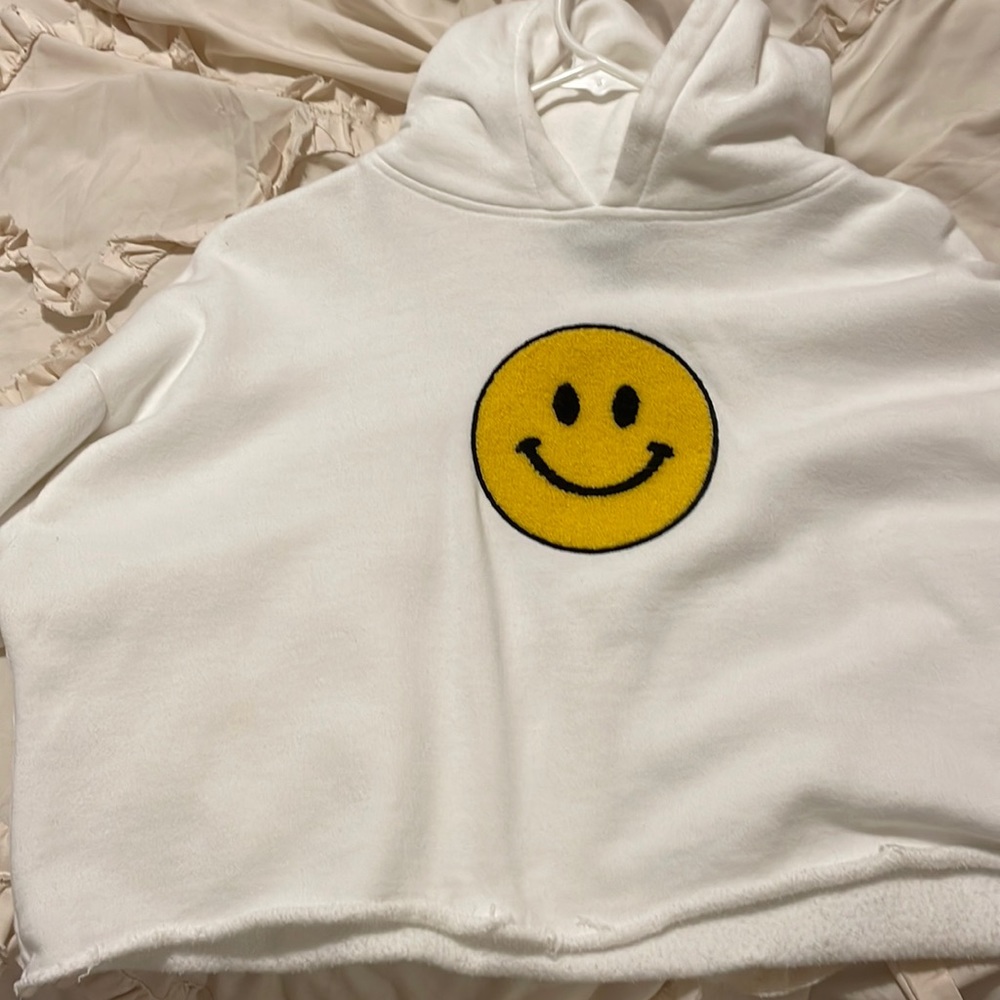 forever 21 smiley face cropped hoodie